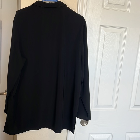 Embroidered black button down collard tunic length shirt XL easy care - Picture 7 of 7